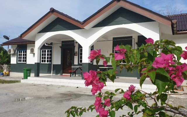 4 Bedroom Bungalow With Private Pool