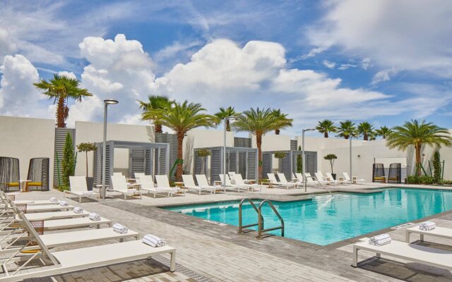 The Daytona, Autograph Collection