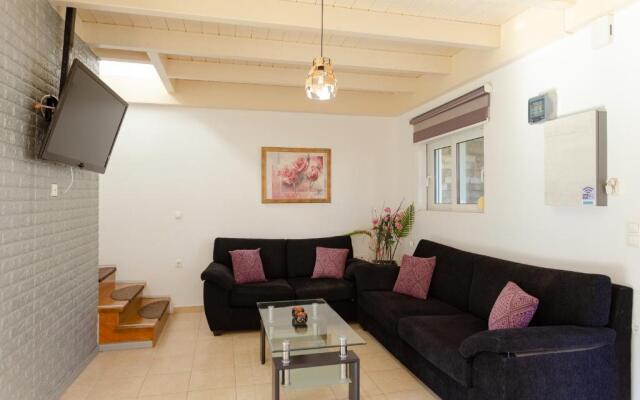 Elladas Villas with Pool at Kolympia!