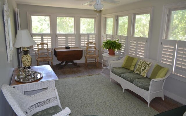 Adams House Bed & Breakfast