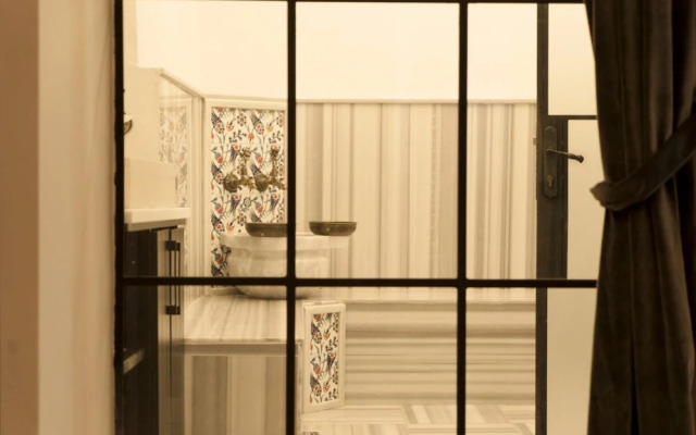 Flat With Turkish Hammam and Bar in Beyoglu