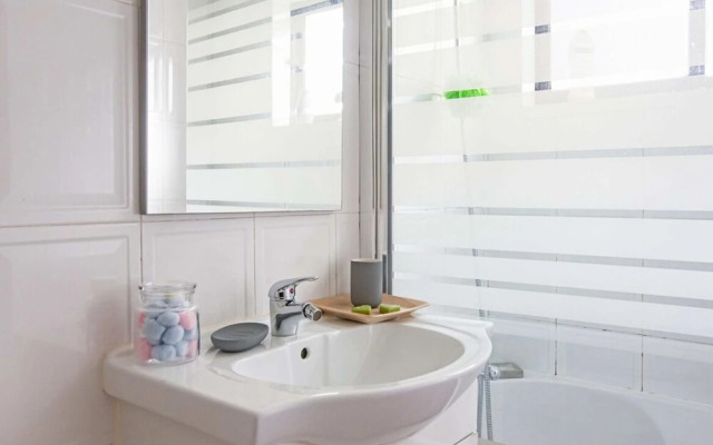 Charming 2 Bedroom Apartment in Lisbon