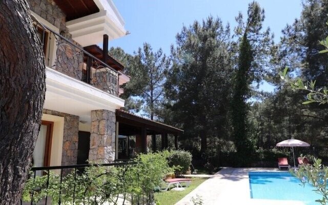 Villa AX12 by JoyLettings