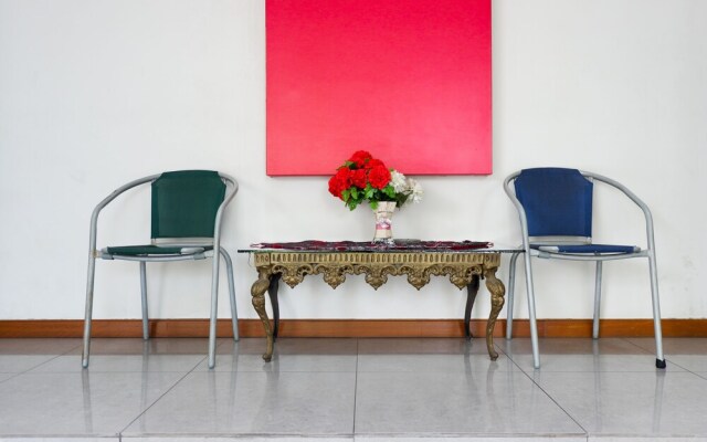 RedDoorz Plus near Mall Ciputra Semarang