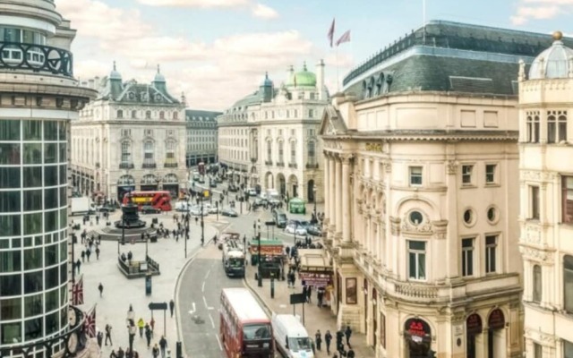 Luxury Flat with Panoramic View of Piccadilly Circus