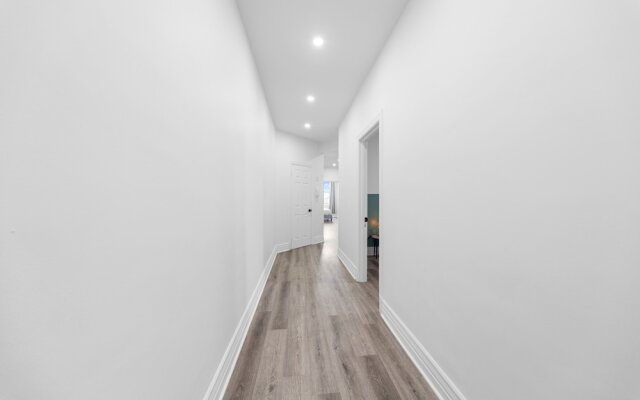 Spacious Renovated Apartment Sleeps 12