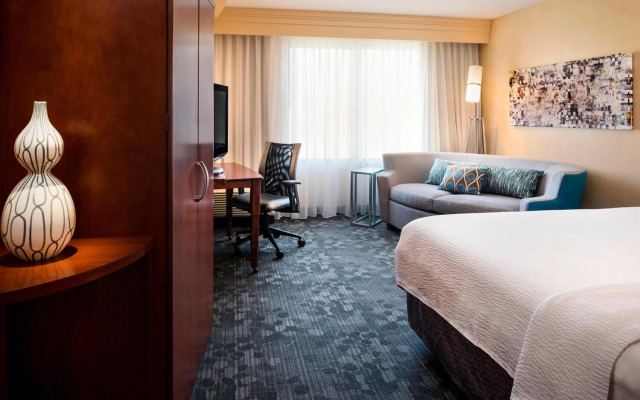 Courtyard by Marriott Kansas City Shawnee