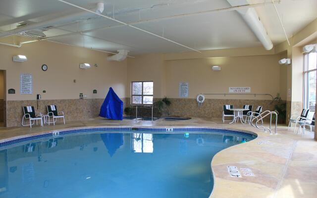 Holiday Inn Madison at The American Center by IHG