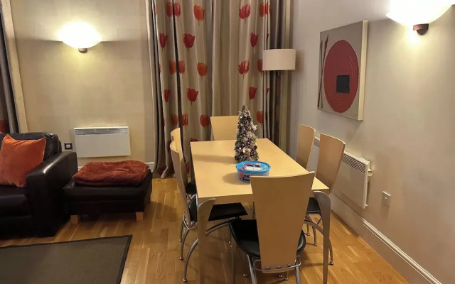 Executive Apartment, Woodford Mill, Witney