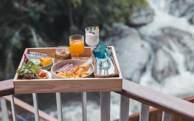 Taryn Tara Cafe And Stay