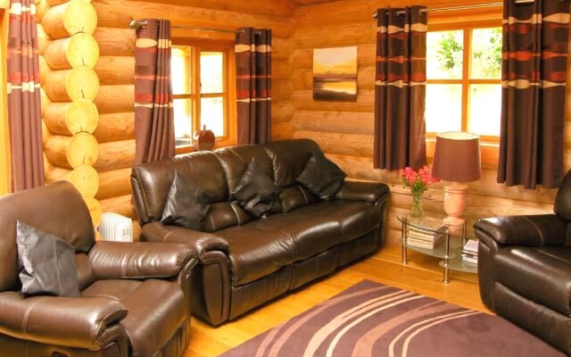 Cedar Log Cabin, Brynallt Country Park