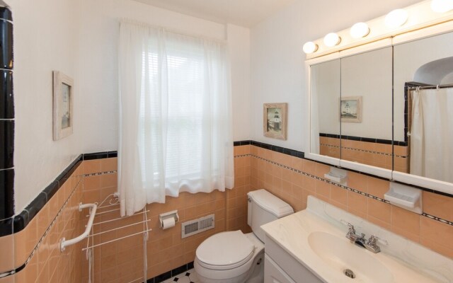 Harshaw Beach House 6 Bedroom Home by Redawning