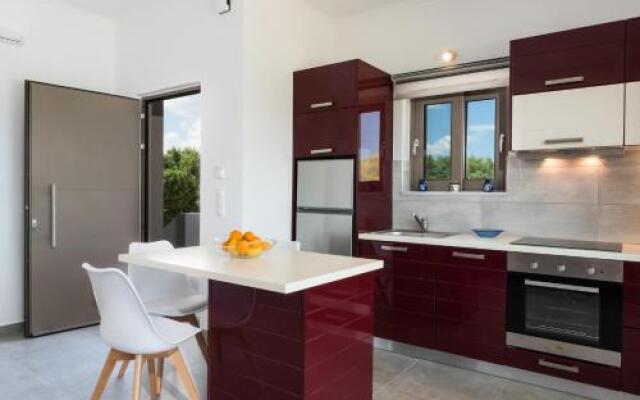 Niovi Seaside Suites