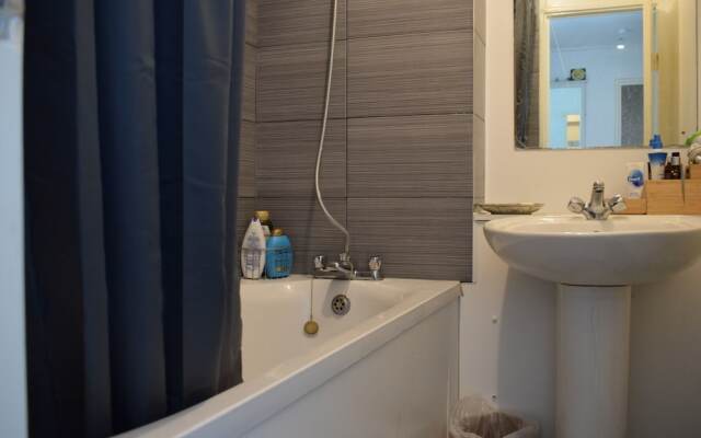 2 Bedroom Apartment Near Central London