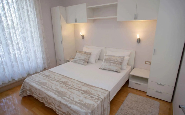 Luka - With Pool - A2