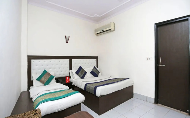 OYO 13277 Hotel Neelam Palace
