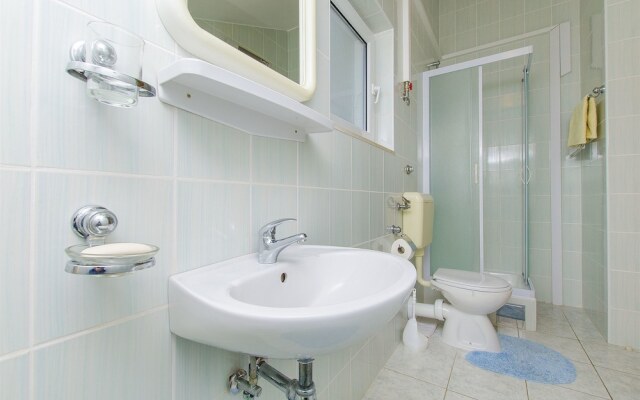 Apartments and Rooms Iva