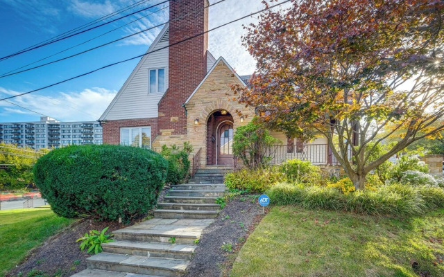 Silver Springs Home: Walk to Downtown!