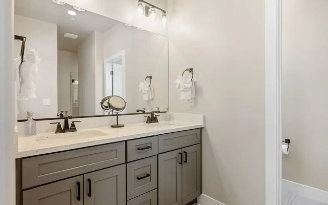 Zion's Paradise 6 Bedroom Townhouse