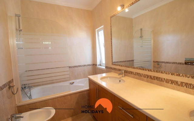 #102 Clube Albufeira villa with private pool & garden