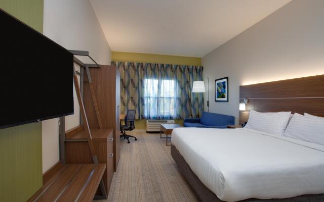 Holiday Inn Express & Suites Orlando International Airport