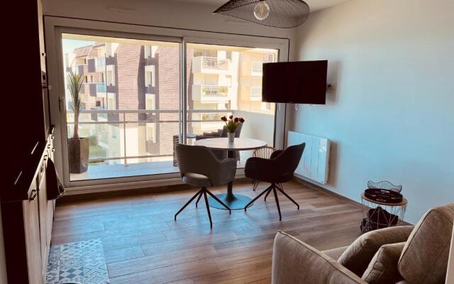 Studio, vue mer à 150m de la plage