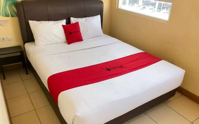 RedDoorz @  Iodium Residence Cikarang