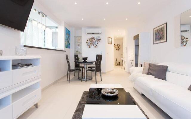 Grand Hotel: New 2 Beds/ 2 Baths