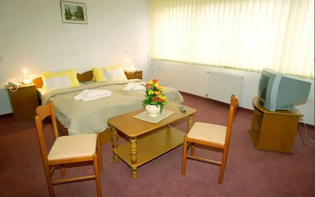 Karoly Hotel