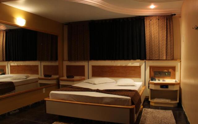 Xenon Motel (Только для взрослых)