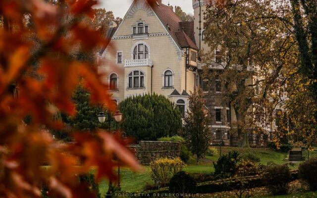 Hotel Bursztynowy Palac (Amber Palace, Bernsteinpalast)