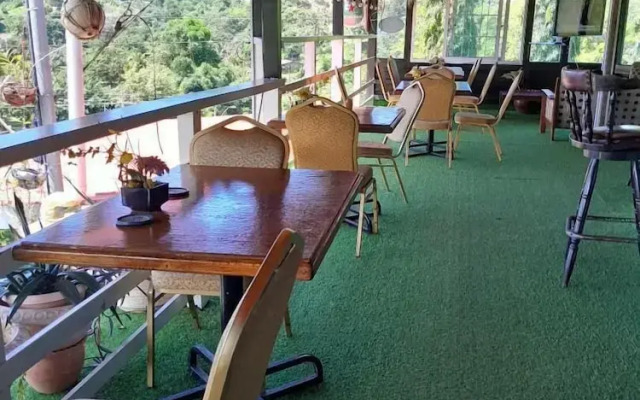 Las Cuevas Beach Lodge