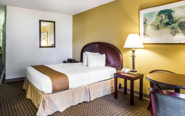 Rodeway Inn & Suites Carrollton