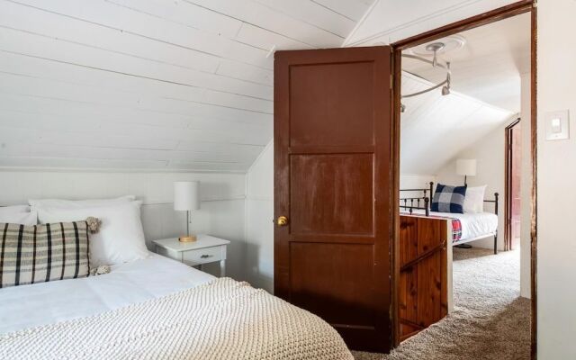 Cougar Rd - Cougar Lodge