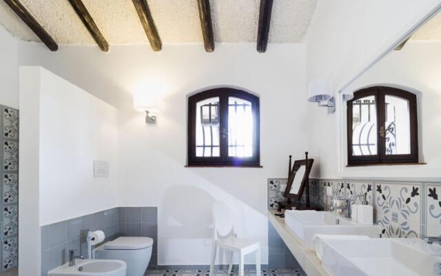 Exclusive seafront villa with private pool-VILLA LUNA BLU