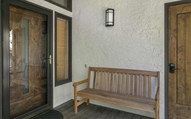 188 Ridgepoint 3 Bedroom Townhouse by RedAwning