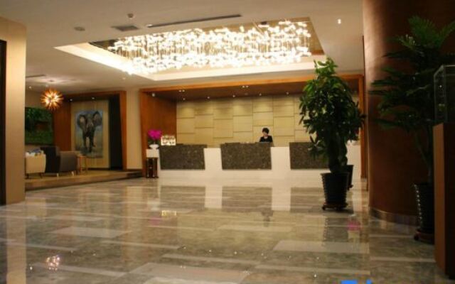 Yiju Fashion Hotel (Wuwei Railway Station Pedestrian Street)