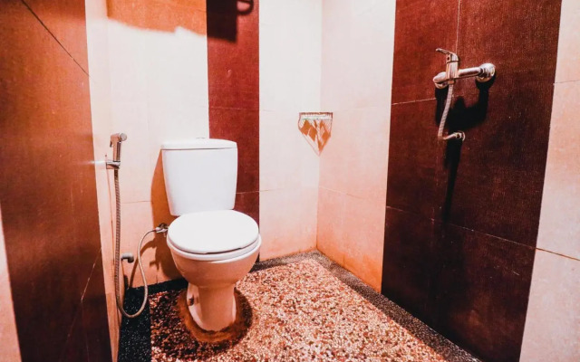 RedDoorz Plus near Sultan Hasanuddin Airport