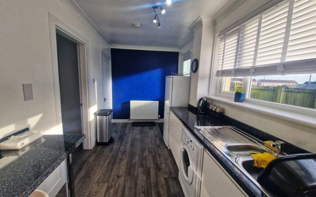 Cozy Shotts House With 2 Bedrooms