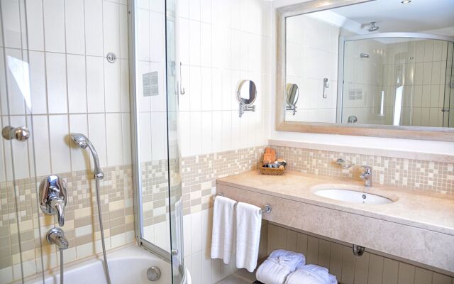 Korumar Deluxe Hotel