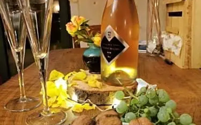 Au Pied Du Tilleul