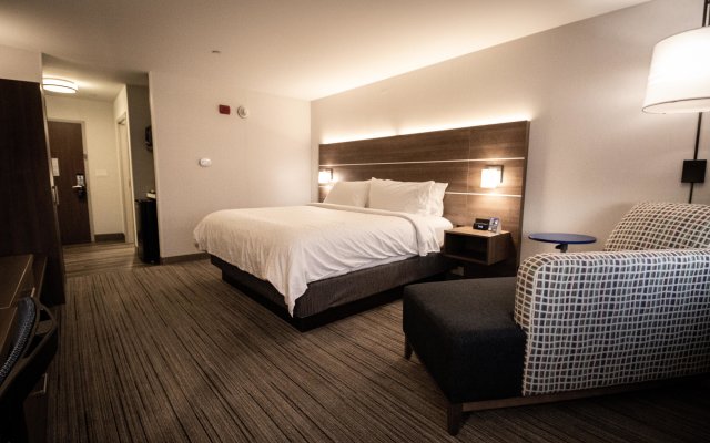 Holiday Inn Express And Suites Boston South - Randolph, an IHG Hotel