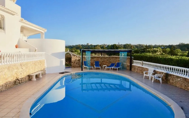 The White House - B&B in the Villa