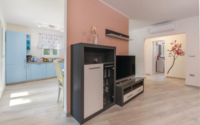 Stunning Home in Rovinj With Wifi and 2 Bedrooms