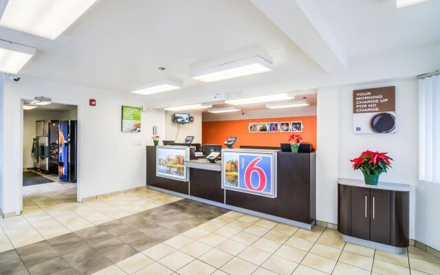 Motel 6 Chicago - Elk Grove