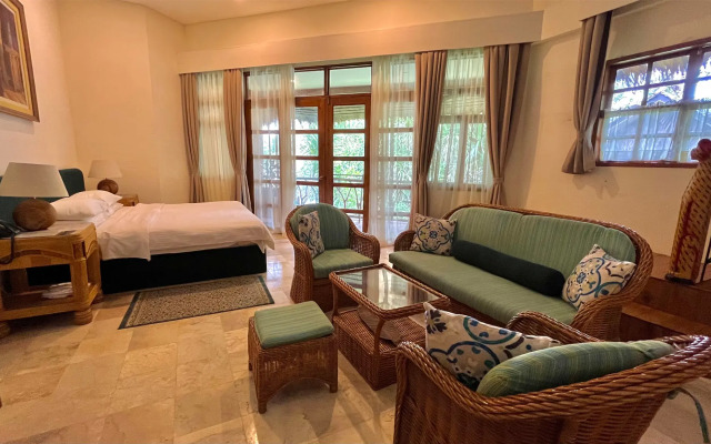 Coco Grove Beach Resort