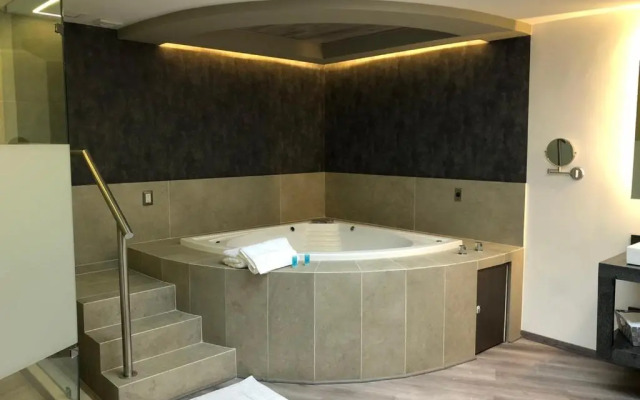 Kaia Suites