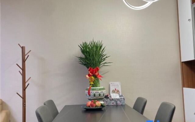 The yard under the mountain