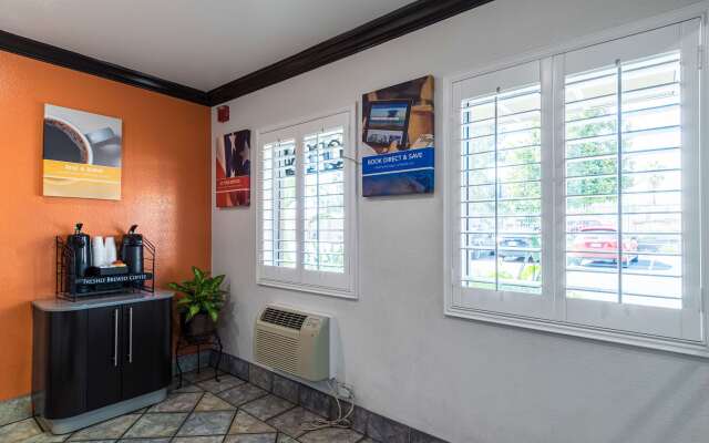 Motel 6 Riverside, CA - UCR East