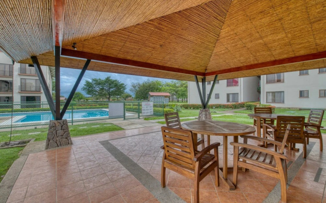 Golden Getaway Apartments